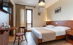 B&B Gusto West